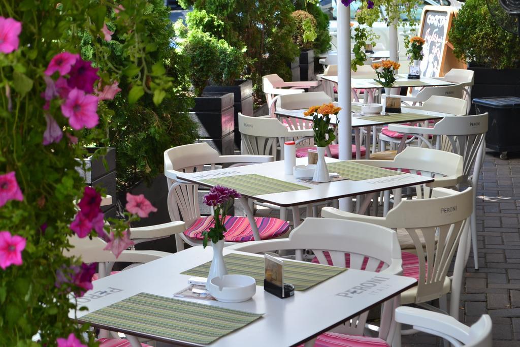 Les Jardins Carol Bucarest